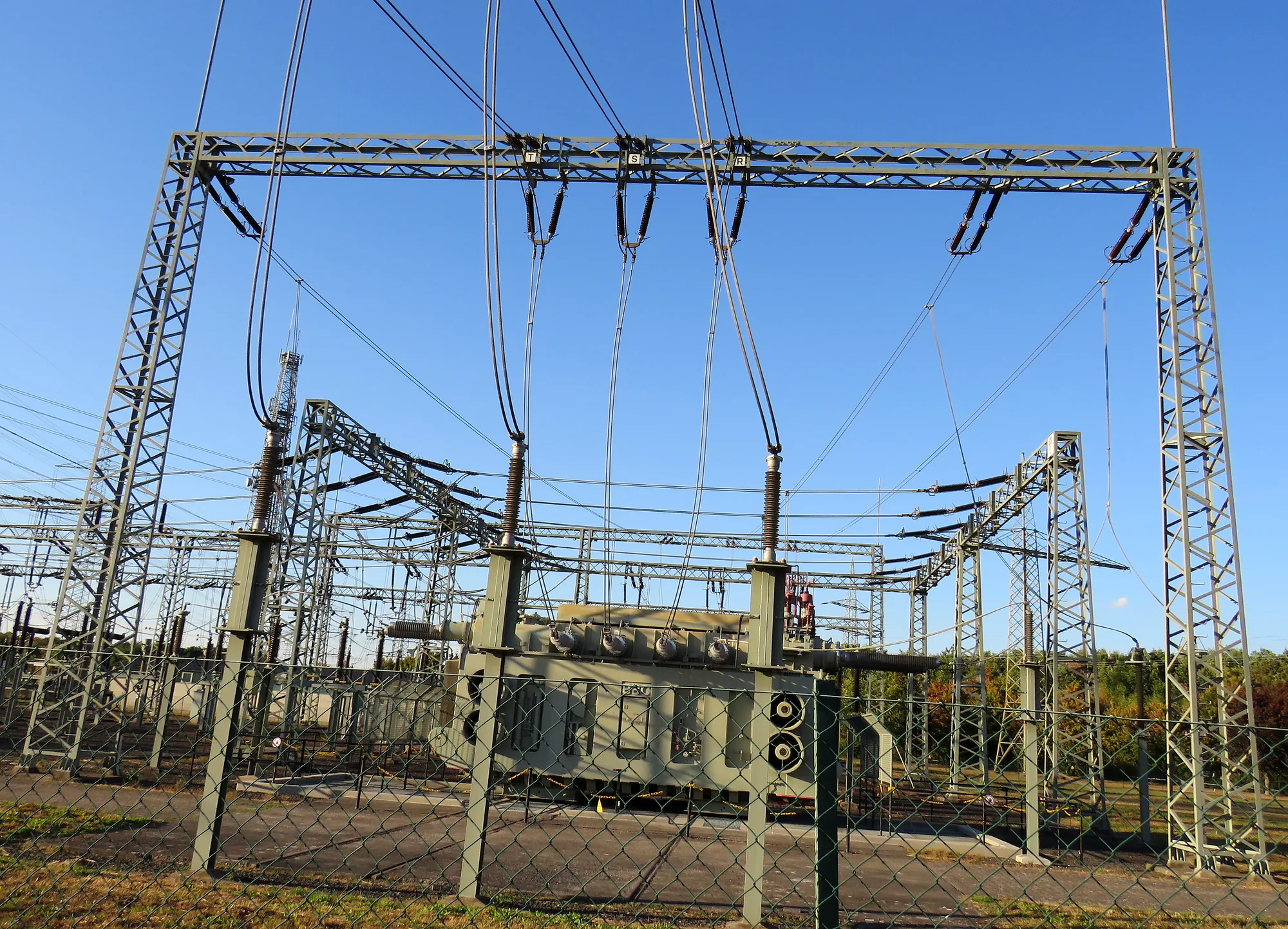 40 MVA 110/33 kV oil-immersed power transformer with OLTC at utility substation